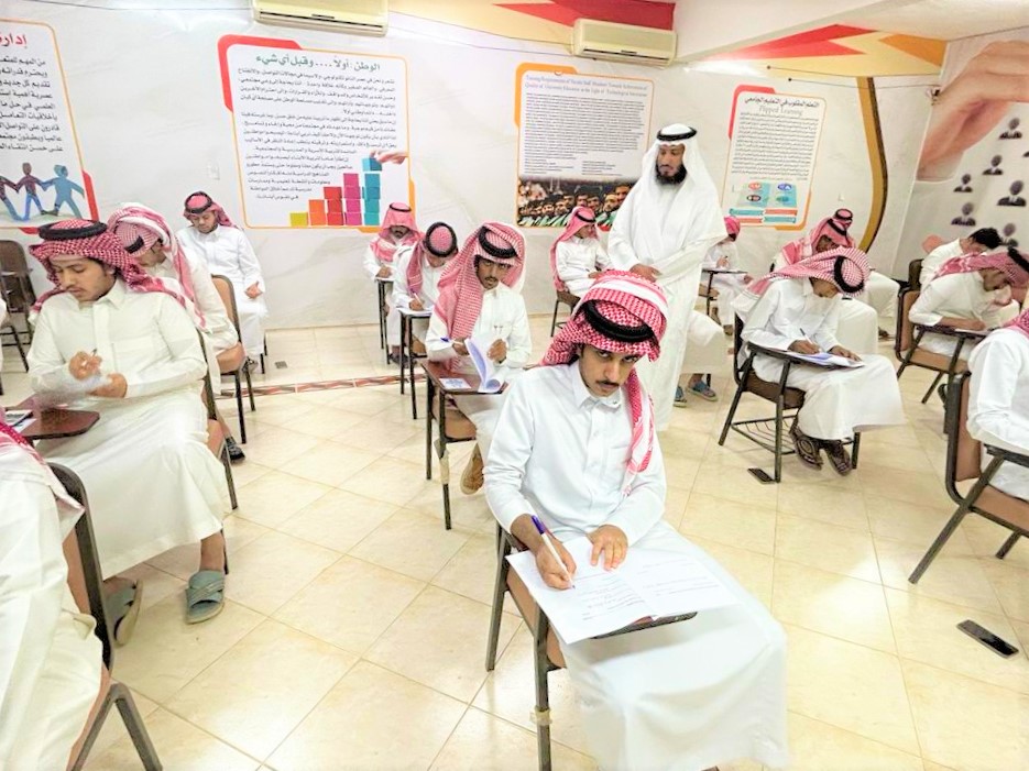 عميد الكلية يتفقد سير الاختبارات النهائية  للفصل الدراسي الثالث من العام الجامعي 1444.