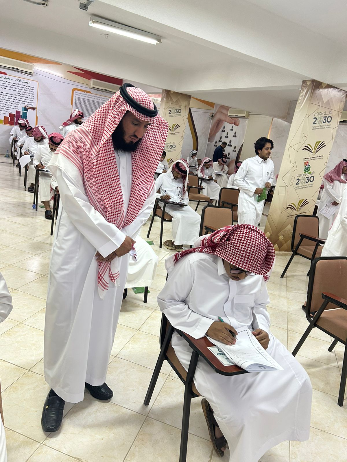 الدكتور / فيصل بن شبيب السبيعي  المشرف العام على برامج البكالوريوس بالسليل بجولة تفقدية لسير الاختبارات النهائية