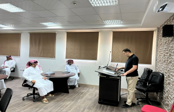 دورة تدريبية بعنوان ( كيف أطور مهاراتي في الابتكار الريادي في البيئات الأكاديمية ؟ )