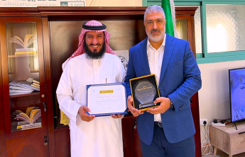 عميد الكلية يكرم د. عهدي لحصولة  على جائزة أفضل  بحث منشور للعام 2022 في مجلة Financial Innovation  